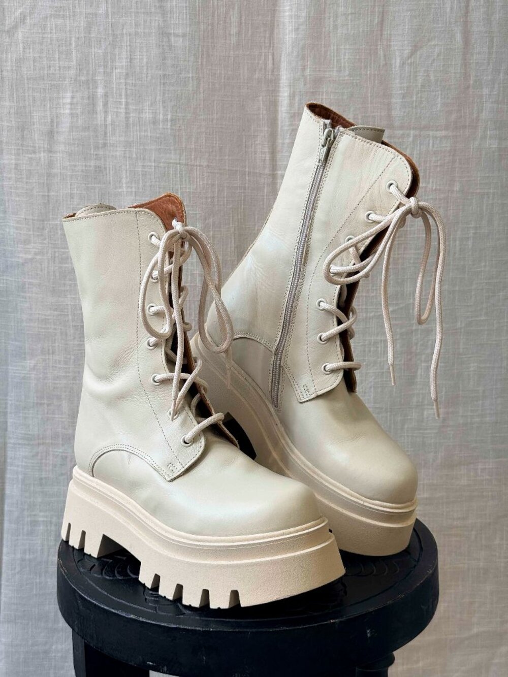 Alohas Globetrotter Cream Leather Boots